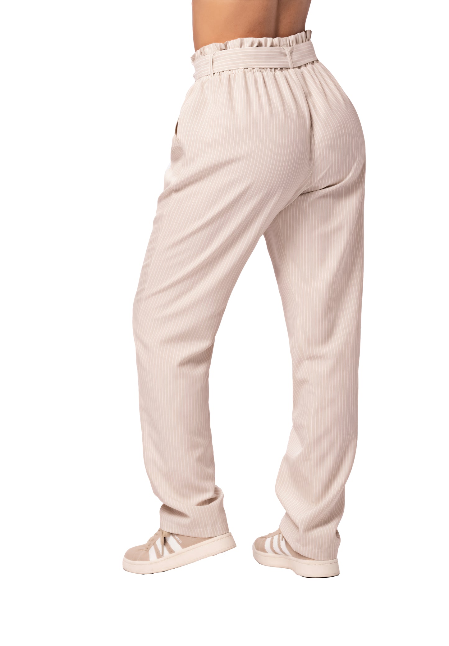 🤍 Elegancia Relajada – Pantalón Paperbag Rayado 🤍